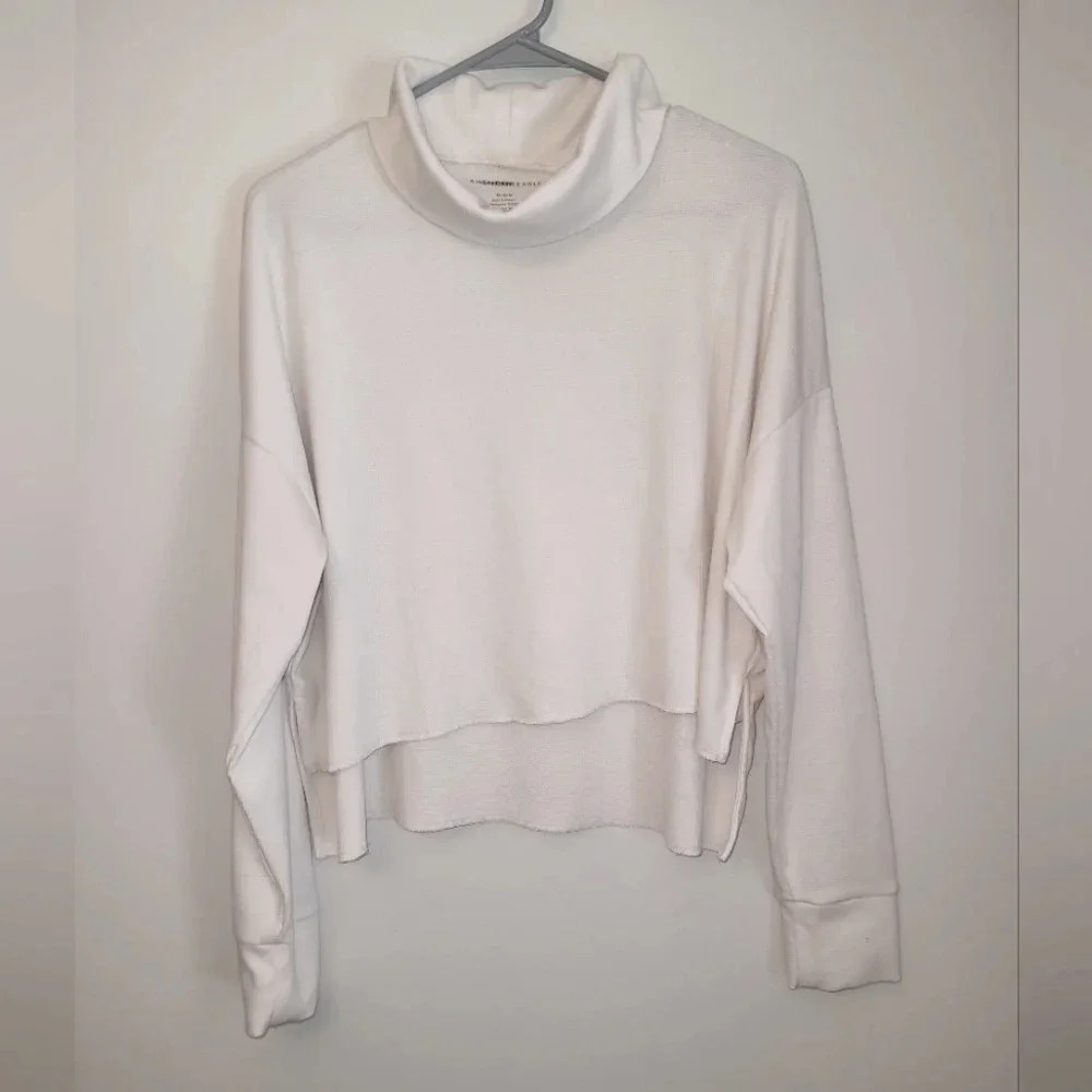 American Eagle crop top turtle neck long sleeve cream colored women's size med